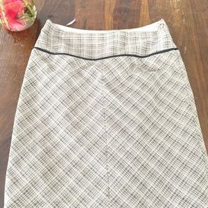 The Limited tweed style pencil skirt. Size 2